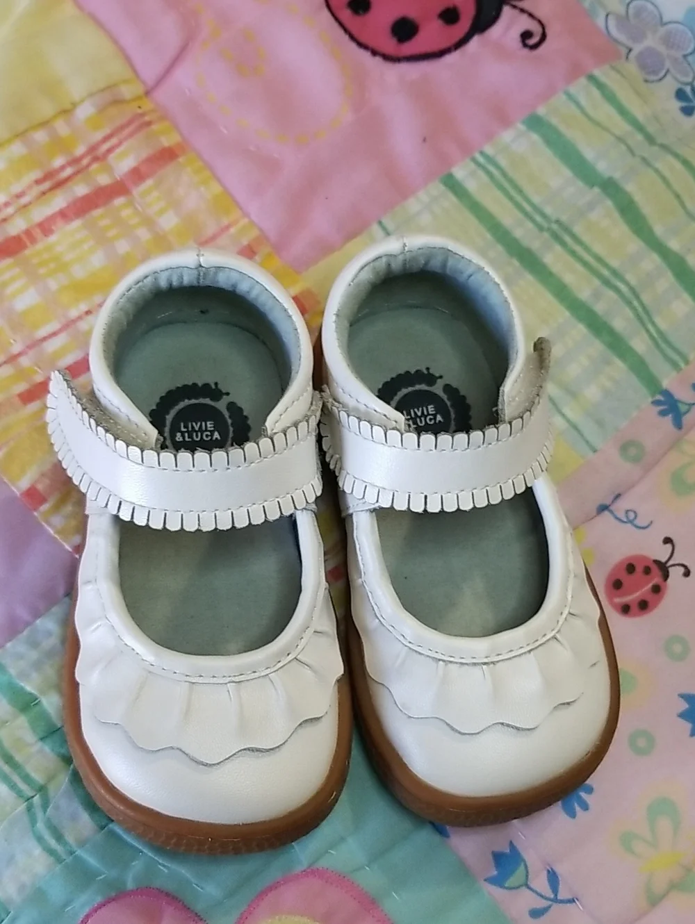 Livie & Luca White Leather Mary Jane Shoes with Ruffled Strap Size 4 Ruche